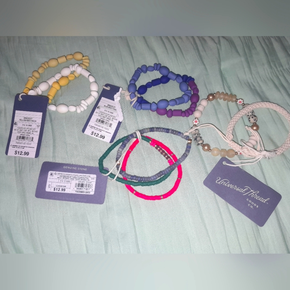 SOLD NWT Universal Thread Bundle Of 4 Bracelets